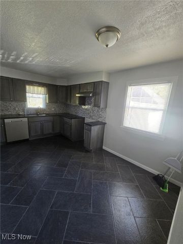 3282 Bears Den Road, Youngstown, OH 44511