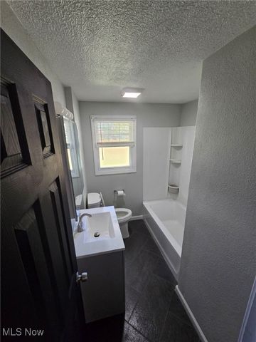 3282 Bears Den Road, Youngstown, OH 44511