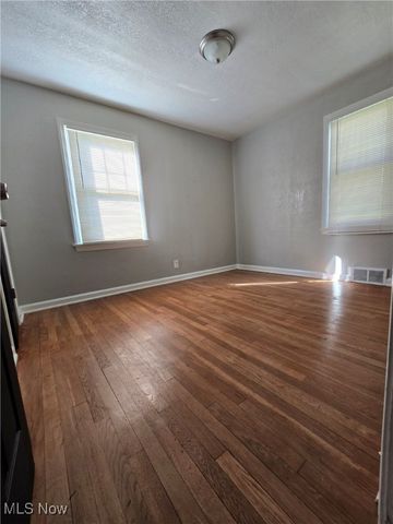 3282 Bears Den Road, Youngstown, OH 44511