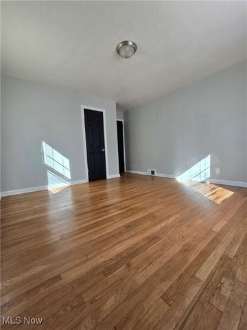 3282 Bears Den Road, Youngstown, OH 44511