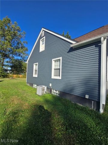 3282 Bears Den Road, Youngstown, OH 44511