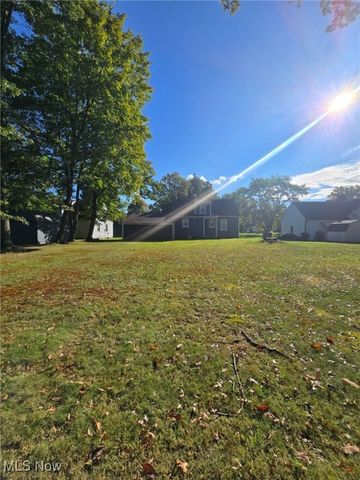 3282 Bears Den Road, Youngstown, OH 44511