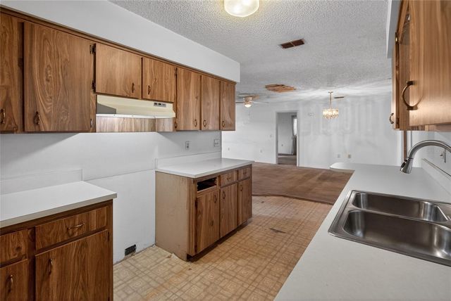 7252 LANDOVER DRIVE, Zephyrhills, FL 33540