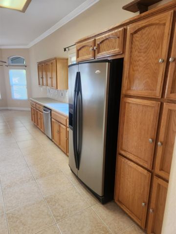 2684 Armstrong Avenue, Clovis, CA 93611