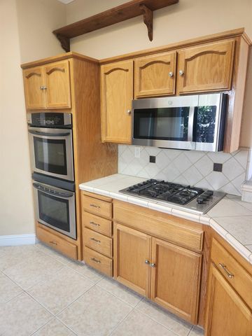 2684 Armstrong Avenue, Clovis, CA 93611