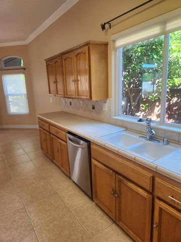 2684 Armstrong Avenue, Clovis, CA 93611