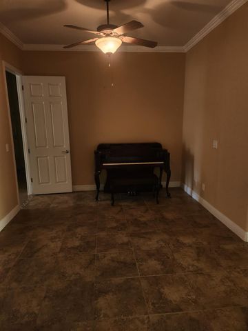 2684 Armstrong Avenue, Clovis, CA 93611