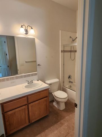 2684 Armstrong Avenue, Clovis, CA 93611