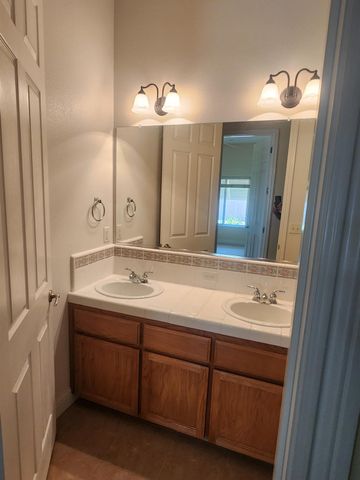 2684 Armstrong Avenue, Clovis, CA 93611