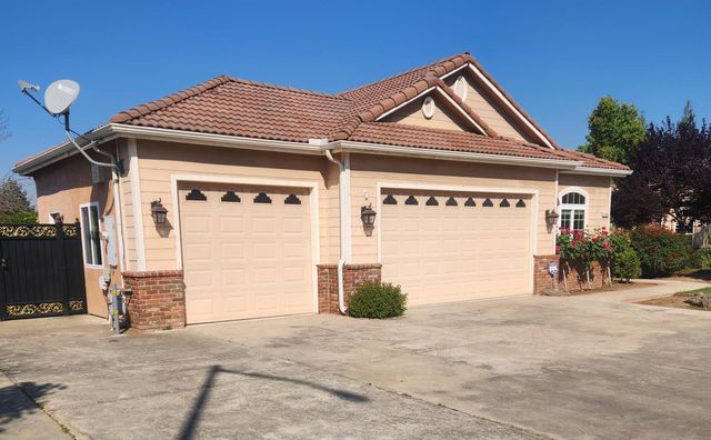 2684 Armstrong Avenue, Clovis, CA 93611