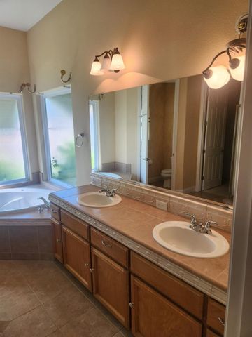 2684 Armstrong Avenue, Clovis, CA 93611