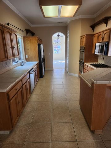 2684 Armstrong Avenue, Clovis, CA 93611