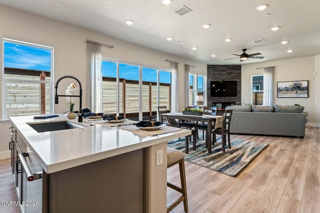 182 Silver Peak Lp, Carson City, NV 89701