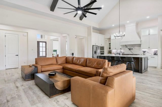 8798 Grand Lake Estates Drive, Montgomery, TX 77316