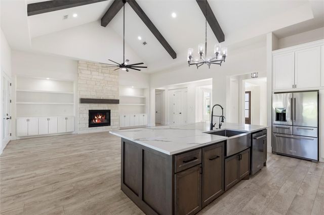 8798 Grand Lake Estates Drive, Montgomery, TX 77316