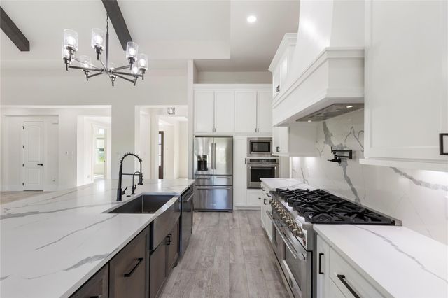 8798 Grand Lake Estates Drive, Montgomery, TX 77316