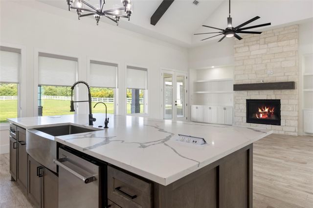 8798 Grand Lake Estates Drive, Montgomery, TX 77316