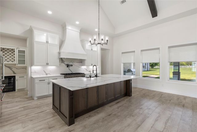 8798 Grand Lake Estates Drive, Montgomery, TX 77316