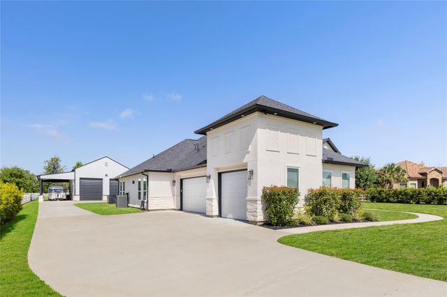 8798 Grand Lake Estates Drive, Montgomery, TX 77316
