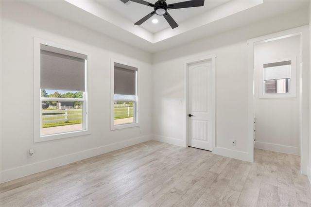 8798 Grand Lake Estates Drive, Montgomery, TX 77316