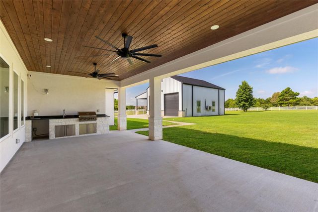 8798 Grand Lake Estates Drive, Montgomery, TX 77316