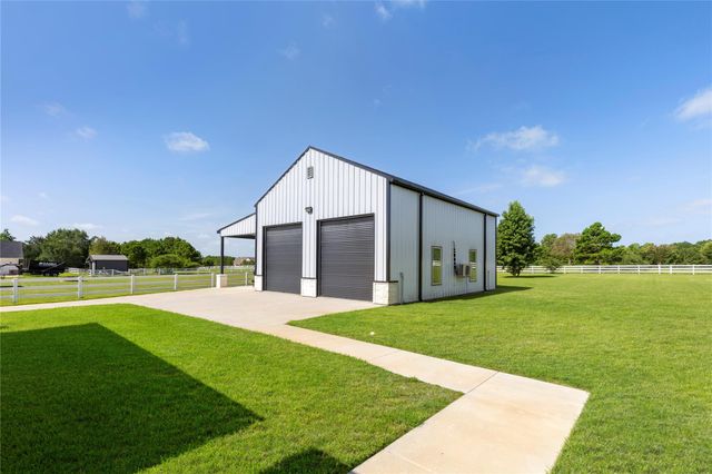 8798 Grand Lake Estates Drive, Montgomery, TX 77316