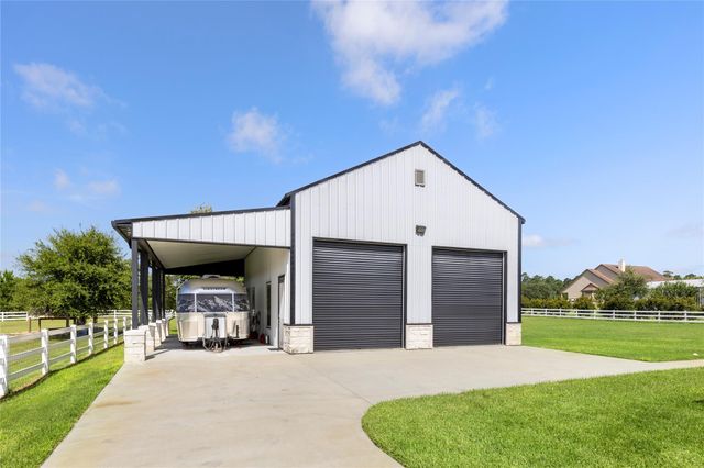 8798 Grand Lake Estates Drive, Montgomery, TX 77316