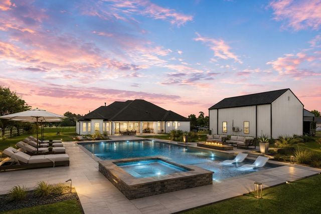 8798 Grand Lake Estates Drive, Montgomery, TX 77316
