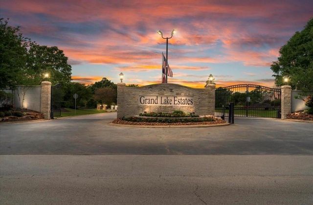 8798 Grand Lake Estates Drive, Montgomery, TX 77316