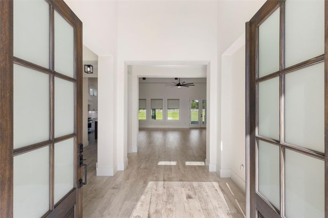 8798 Grand Lake Estates Drive, Montgomery, TX 77316