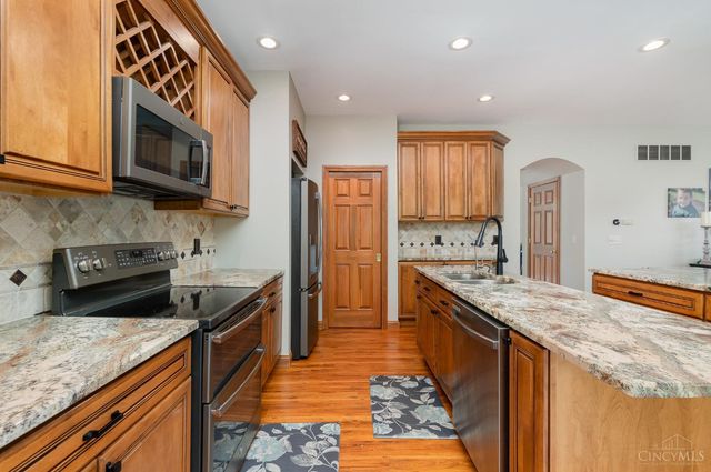 1753 E Cove Circle, Lawrenceburg, IN 47025