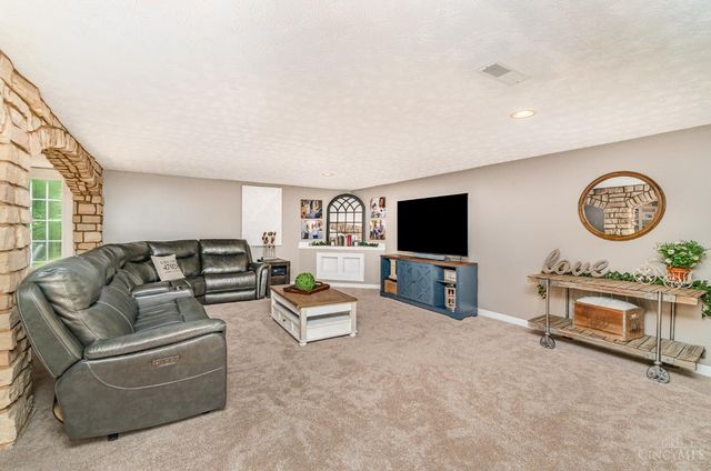 1753 E Cove Circle, Lawrenceburg, IN 47025