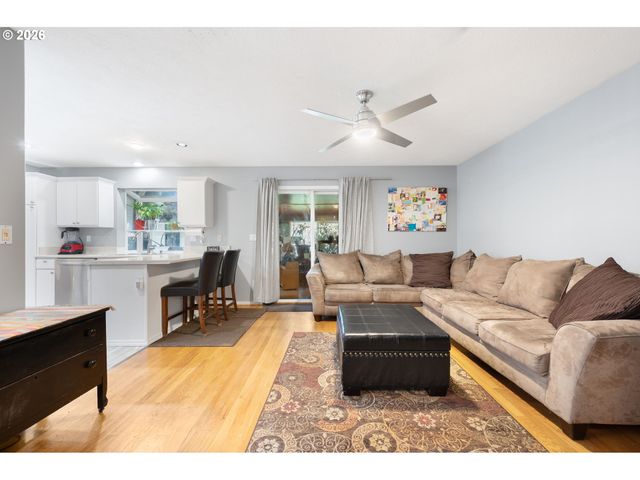 531 Ne MEADOW Dr, Portland, OR 97211