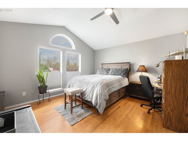 531 Ne MEADOW Dr, Portland, OR 97211