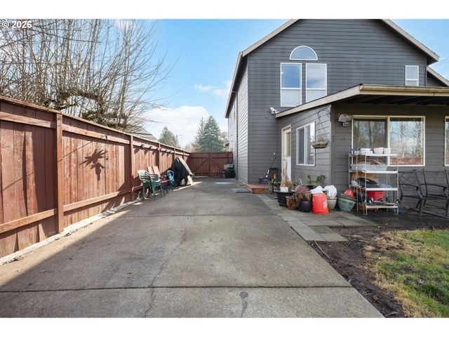 531 Ne MEADOW Dr, Portland, OR 97211