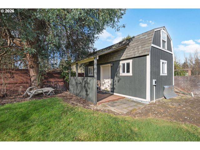 531 Ne MEADOW Dr, Portland, OR 97211