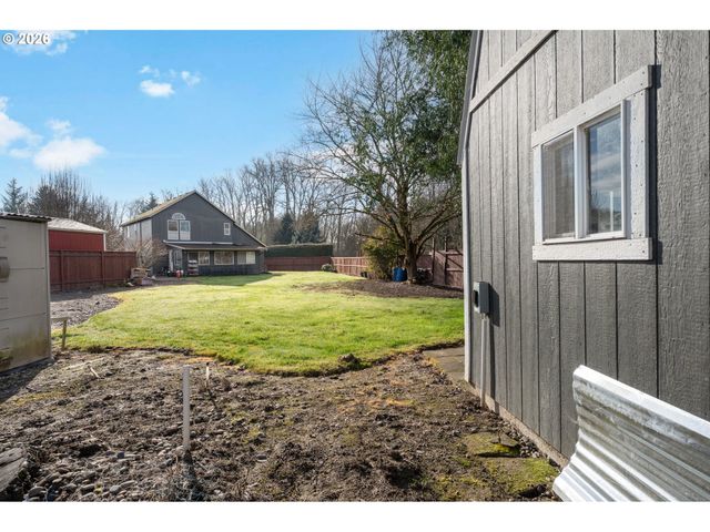 531 Ne MEADOW Dr, Portland, OR 97211