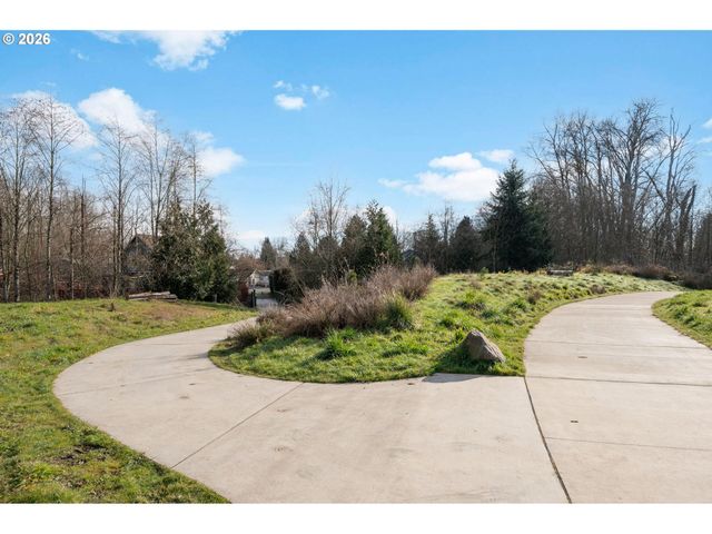 531 Ne MEADOW Dr, Portland, OR 97211