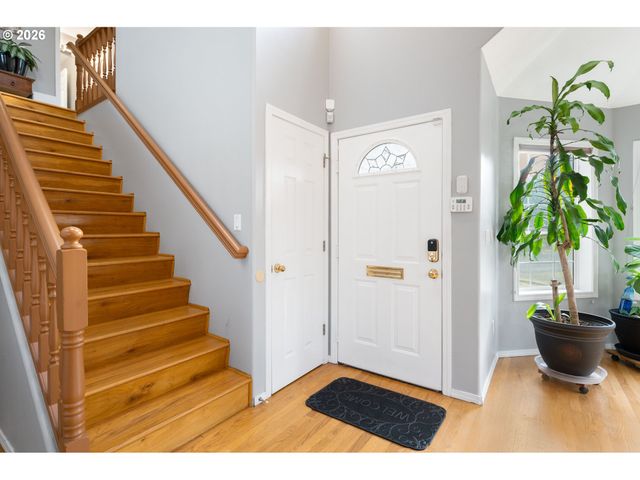 531 Ne MEADOW Dr, Portland, OR 97211