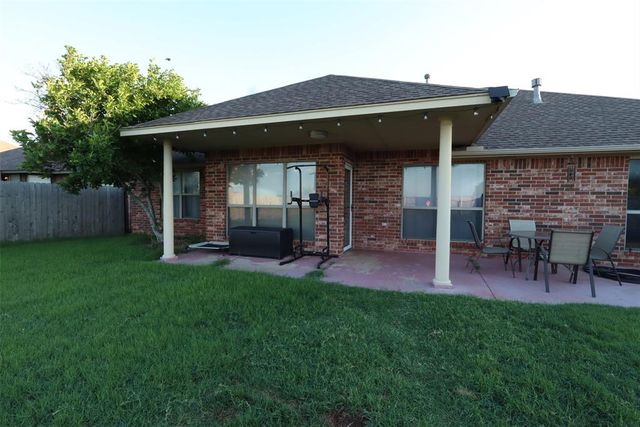 1712 SW 33rd Street, Moore, OK 73160
