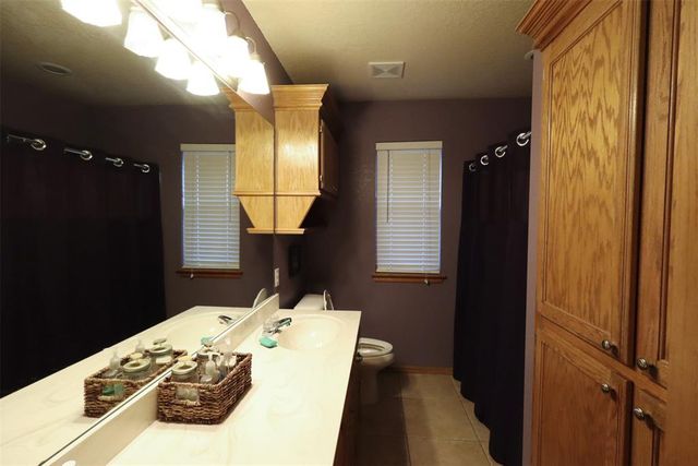 1712 SW 33rd Street, Moore, OK 73160