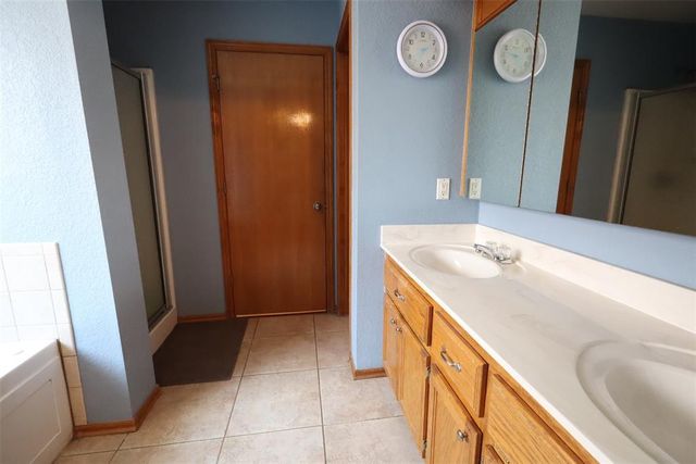 1712 SW 33rd Street, Moore, OK 73160