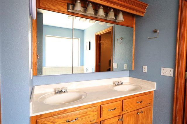 1712 SW 33rd Street, Moore, OK 73160