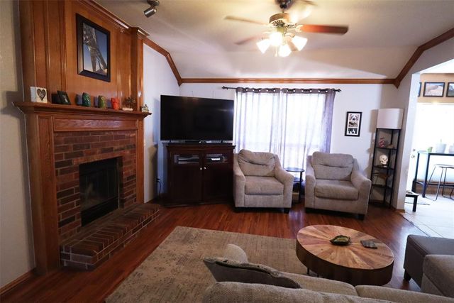 1712 SW 33rd Street, Moore, OK 73160