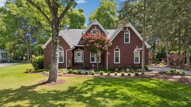 2230 Northwoods Dr, Murfreesboro, TN 37130