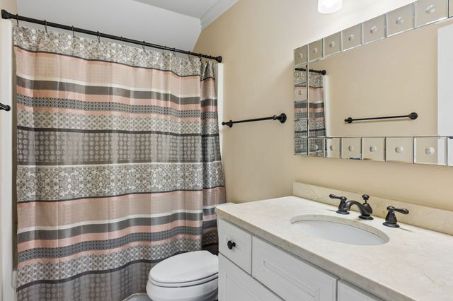 2230 Northwoods Dr, Murfreesboro, TN 37130