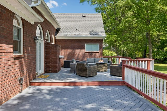 2230 Northwoods Dr, Murfreesboro, TN 37130