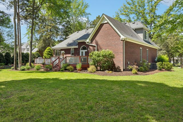 2230 Northwoods Dr, Murfreesboro, TN 37130