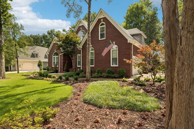 2230 Northwoods Dr, Murfreesboro, TN 37130