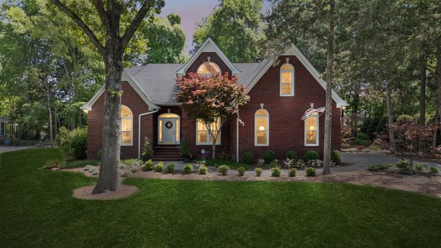 2230 Northwoods Dr, Murfreesboro, TN 37130